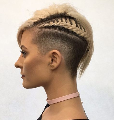 Short Undercut Hairstyle With A Braid Undercut Hairstyles Women, Short Shaved Hairstyles, Short Hair Undercut, Short Braids, Edgy Chic, Short Hair Tutorial, Popular Haircuts, Penteado Cabelo Curto, Undercut Hairstyles