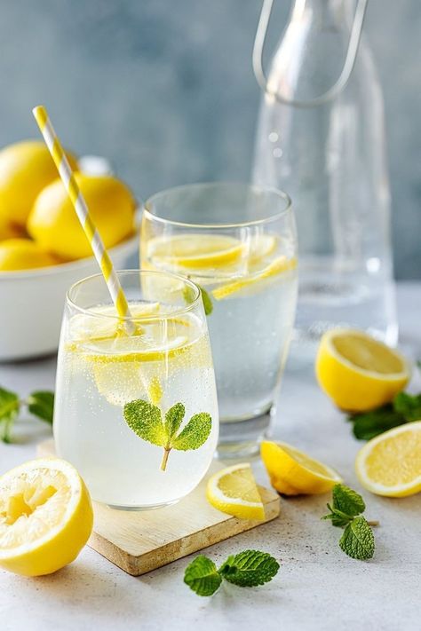 Alcholic Drink Aesthetic, Alcoholic Drinks Aesthetic, Squash Drink, Alcholic Drink, Beverage Photography Ideas, Cocktail Aesthetic, Lemon Water Before Bed, Easy Mixed Drinks, Lemon Juice Benefits