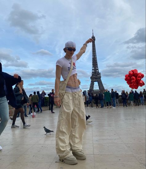 Marlon Noah Outfits, Chunky Shoes Outfit, Mens Y2k Fashion, Marlon Noah, Bleached Hair Men, Crop Top Men, Baggy Pants Outfit, Gay Outfits, Gender Fluid Fashion