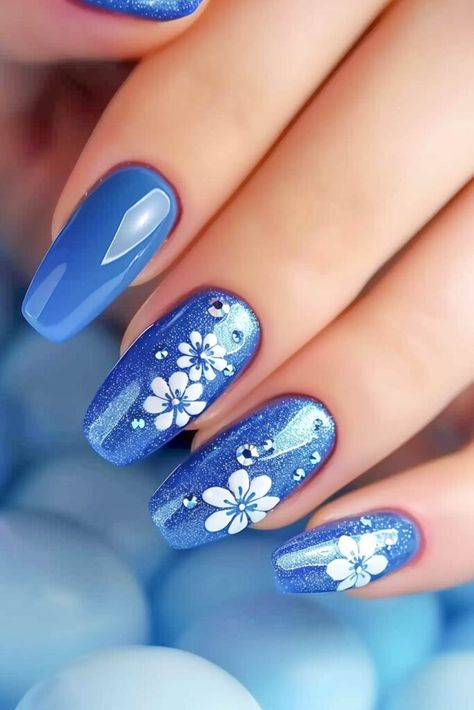 White Nails With Blue Design, Blue Nails Ideas, Fingernails Painted, Pastel Nail Art, Bright Nail Art, Fingernail Art, Baby Blue Nails, Sassy Nails, Vintage Nails