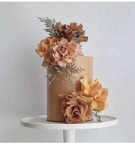 Bronze Cake Ideas, Brown Cake With Flowers, October Cakes Birthday, Brown Wedding Cake, Teal Cake, Brown Cake, Cake Backdrops, Cake Design Inspiration, 40th Cake