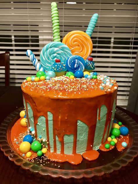 Candy Drip Cake, Cake Drip, Cake Orange, Candy Theme, Blue Cakes, Candy Cake, Blue Candy, Pool Birthday Party, Drip Cake