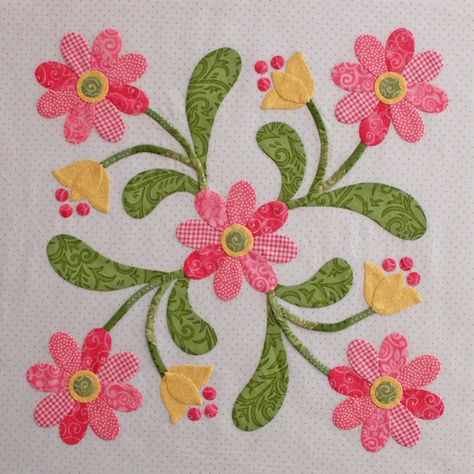 Erin Russek - One Piece at a Time - free applique pattern Appliqué Flowers, Free Applique Patterns, Creeper Minecraft, Applique Ideas, Applique Quilt Patterns, Flower Quilts, Flower Quilt, Applique Quilting, Pola Sulam