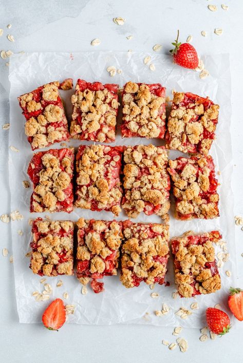 Beautiful strawberry crumble bars made with almond flour and oat flour to keep them gluten free. These strawberry oatmeal bars are easily made vegan and are naturally sweetened with fresh strawberries and a bit of pure maple syrup. The perfect summer treat with the sweet taste of strawberry pie in every bite! #strawberries #glutenfree #healthydessert #dessert #bars #vegandessert Healthy Strawberry Recipes, Raspberry Crumble Bars, Strawberry Oatmeal Bars, Strawberry Crumble, Fresh Strawberry Recipes, Raspberry Crumble, Strawberry Oatmeal, Baking With Almond Flour, Ambitious Kitchen