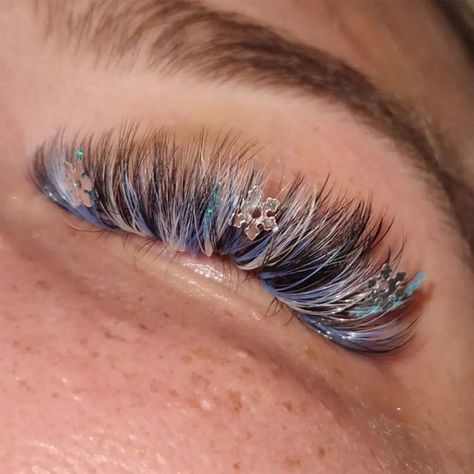 Christmas Lashes Extensions, Christmas Eyelash Extensions, Christmas Lash Extensions, Christmas Lashes, Wispy Eyelashes, Eyelash Extensions Styles, Lash Tech, Halloween Looks, Lash Extensions