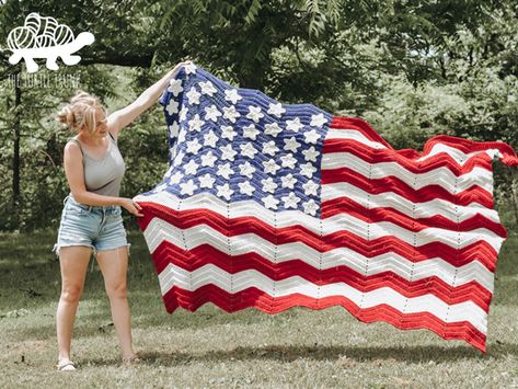 American Flag Blanket – Share a Pattern Picot Blanket, American Flag Blanket, Foundation Half Double Crochet, Cherokee Rose, Knitting Club, Throw Blanket Pattern, Crochet Blanket Pattern Easy, Woven Blankets, Christmas Hats