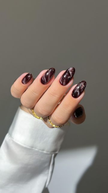 Aistė Haas on Instagram: "☕️✨ espresso marble with a touch of glitter? yes, please! this look is as bold as my morning brew and I’m obsessed 🤎

*products used are linked on my amzn in the bio 
_____
*affiliate #fallnails #glitternails #marblenails #brownnails #nails #nailinspo #nailtutorials #diynails ombre gradient, almond nails, simple classy dark nails" Dark Marble Nails, Classy Dark Nails, Espresso Nails, Almond Nails Simple, Ombre Gradient, Nails Simple, Dark Nails, Brown Nails, Marble Nails