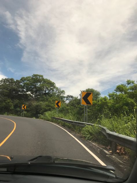 #guatemala #viajarporelmundo #carretera Visual Board, Tikal, Summer Vacations, Guatemala, Summer Vacation, Road Trip, Vision Board, Country Roads, Villa