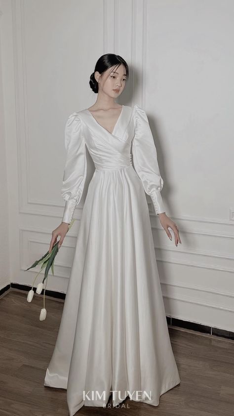 Elegant Bridal Shower Dress For Bride, Cambric Fabric Dresses, Classic Dress Vintage Classy, Elegant Silk Dress Classy, Bride Dress Korean, Korean Dresses Elegant, White Suit Aesthetic, Korean Wedding Dress Elegant, Model Dress Satin