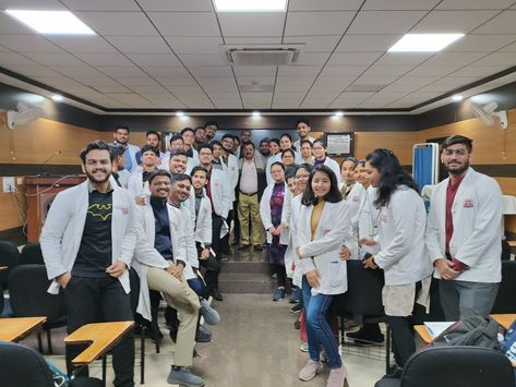 College days. KGMU Lucknow Kgmu Lucknow Hospital, Afmc Pune College Doctors, College Days, College Aesthetic, College Classes, Driving Photography, Medical University, Medical College, Dream Board