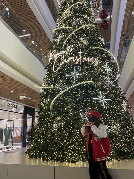 Xmas Mall Decoration, Commercial Christmas Tree, Christmas Mall Decoration, Huge Christmas Tree, Christmas Stage Design, Commercial Christmas Decorations, Luxury Christmas Tree, Christmas Photo Booth, Christmas Tree Inspiration