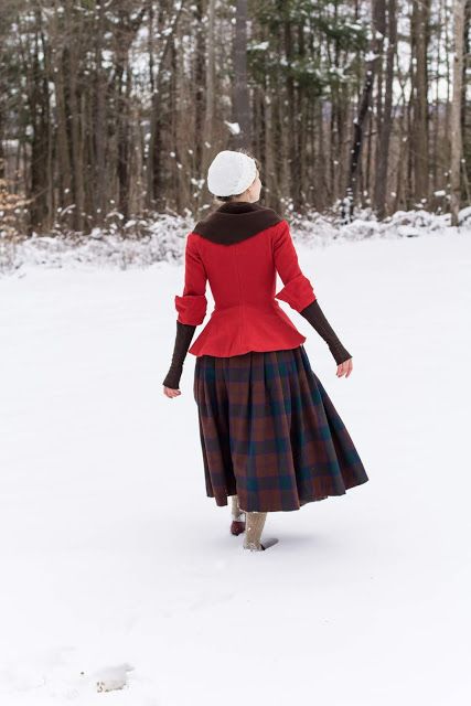 Stitching Through Time: An 18th Century Winter Ensemble 18th Century Winter Fashion, 18th Century Witch, 18th Century Working Woman, 1700s Aesthetic, Hobbit Dress, Williamsburg Christmas, Quilted Robe, History Bounding, 18th Century Women