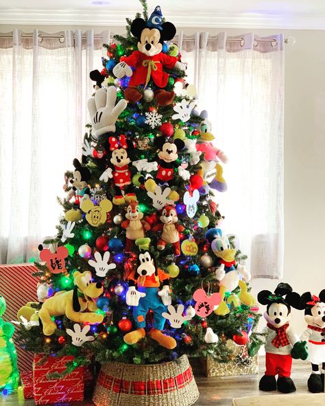 Disney Christmas Tree Decorations, Disney Christmas Crafts, Personal Ornaments, Disney Tree, Mickey Mouse Christmas Tree, Disney Xmas, Disney Christmas Decorations, Nightmare Before Christmas Decorations, Disney Christmas Tree