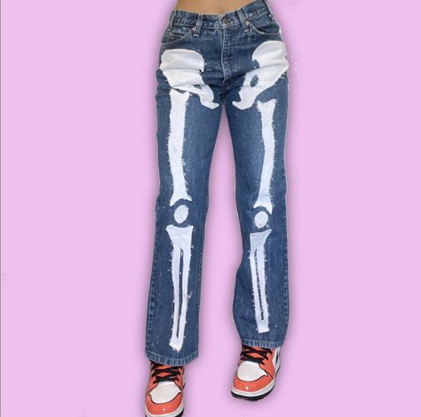 Diy Emo Clothes, Skeleton Jeans, Skeleton Pants, Easy Diy Fashion, Custom Jeans Diy, Diy Pants, Bleached Jeans, Skeleton Bones, Custom Jeans