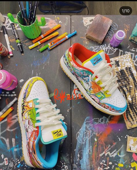 Graffiti Sneakers, Asos Outfit, Graffiti Shoes, Adidas Art, Painted Nikes, Diy Shoe, Nike Shoes Girls, Sneaker Art, Nike Air Shoes