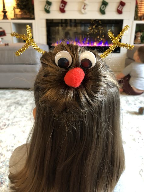 Candy Cane Hairstyle, Reindeer Hair Bun, Christmas Hair Ideas, Hair Bun Hairstyles, Reindeer Hair, Student Christmas Gifts, Christmas Hairstyles, Bun Hairstyle, Christmas Hair