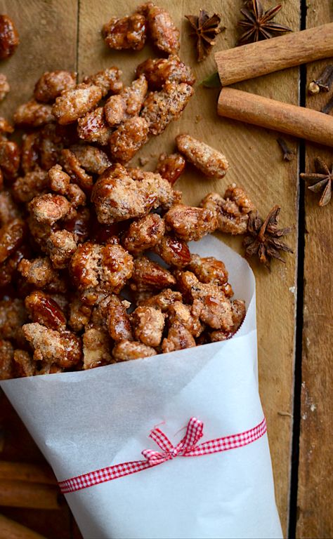 Yammie's Noshery: Amazing Roasted Almonds {German Christmas Market Style} Mulled Wine Recipe, Candied Almonds, German Christmas Markets, German Christmas, Roasted Almonds, German Food, Party Snacks, Christmas Market, Wine Recipes