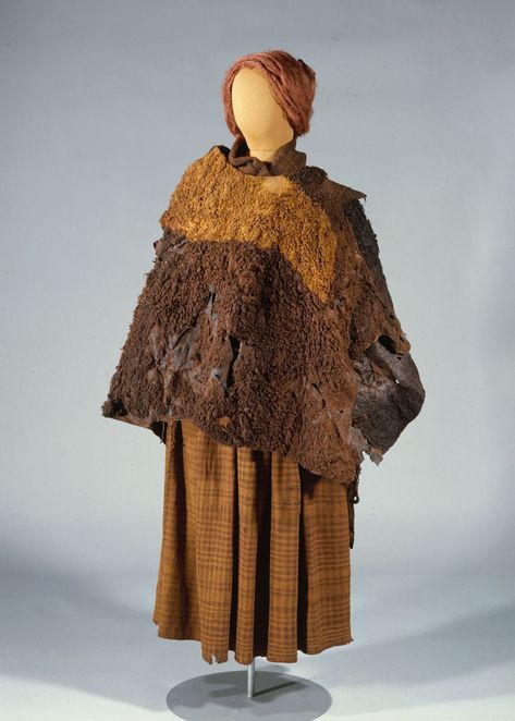 Historical Artifacts on Twitter: "The 2000-year-old clothes of the Huldremose Woman, a bog body recovered in 1879 from a peat bog near Ramten in Denmark. It consists of a checked woollen skirt, a checked woollen scarf and two skin capes. Now on display at the National Museum of Denmark… https://t.co/SBaB6QHa9b" History Dress, Bog Body, Prehistoric Period, Winter King, Celtic Clothing, Aged Clothing, Woolen Scarves, Dragon Egg, Medieval Clothing