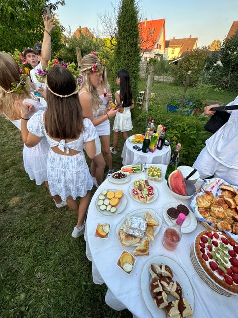 Mid Sommar Aesthetic Party, Swedish Birthday Party, Midsommar Party Aesthetic, Midsummer Dinner Party, Midsummer Garden Party, Midsommer Party Aesthetic, Swedish Midsummer Party, Mid Summer Party, Midsommar Birthday