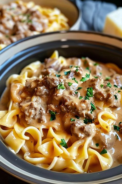 Slow Cooker Creamy Garlic Beef Pasta - An Organized Chaos Beef And Noodles With Hamburger, Quick Ground Beef Crockpot Recipes, Crockpot Creamy Beef And Noodles, Beef And Pasta Crockpot Recipes, Creamy Slow Cooker Beef Pasta, Garlic Beef Pasta, Creamy Garlic Beef Pasta, Slow Cooker Creamy Garlic Beef Pasta, Garlic Beef Tips Crock Pot