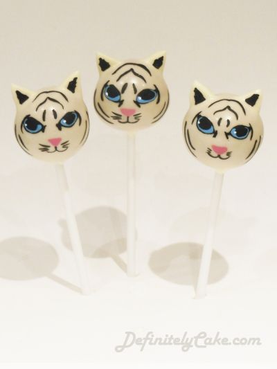 White Tiger Cake Pops Tiger Cake Pops, Cake Pops Diy, Tiger Party, Diy Cake Pops, Tiger Cake, Tiger Baby, Tiger Birthday, Cupcake Wars, Cake Truffles