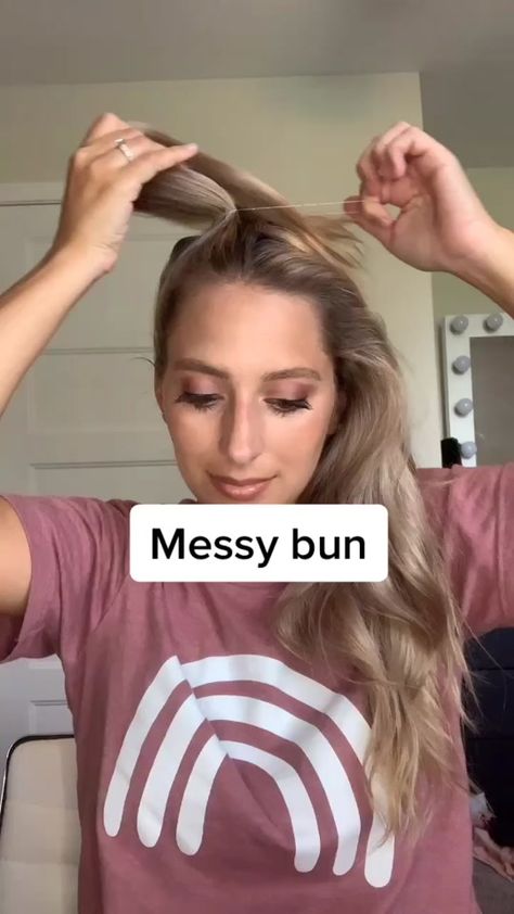 Bun With Straight Hair, Classy Messy Bun, Messy Bun Tutorials, Easy Messy Bun, Bun Tutorials, Messy Bun Tutorial, Hair Upstyles, Bun Tutorial, Easy Updos