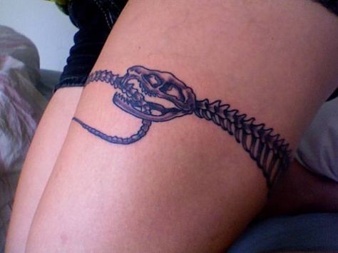 Fossil garter Garter Tattoos, Thigh Garter Tattoo, Alchemy Tattoo, Garter Tattoo, Nerdy Tattoos, Thigh Garter, Dope Tattoos, Skin Art, Tattoo You