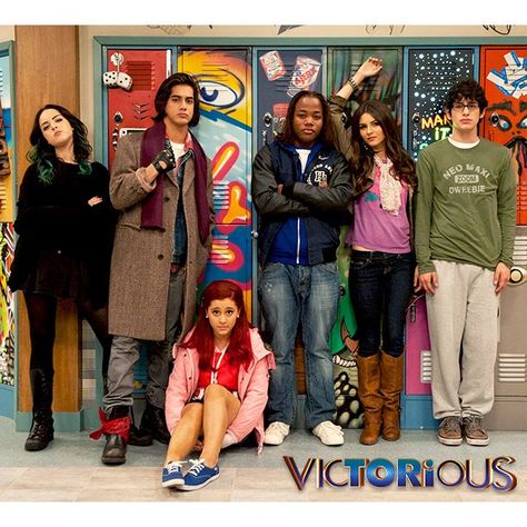 2000s Disney Movies, Victorious Tori, 2000 Nostalgia, Victorious Nickelodeon, 2000s Shows, Freddie Benson, Icarly And Victorious, Beck Oliver, Victorious Cast