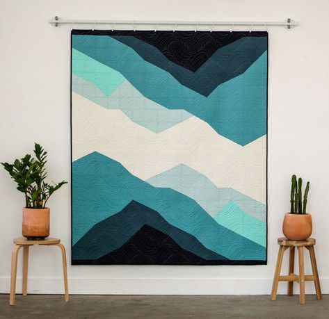 Ridges Quilt Pattern, Mountain Quilts Ideas, Modern Quilt Wall Hanging, Tapestry Quilt, Mountain Quilt Pattern, Landscape Art Quilts, Mountain Quilts, Landscape Quilt, Quilt Modernen