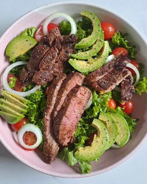 Clean Dinner, Keto Diet Results, Dinner Snacks, Chicken Breakfast, Breastfeeding Foods, Diner Recept, Summer Recipes Dinner, Steak Salad, Keto Diet Food List