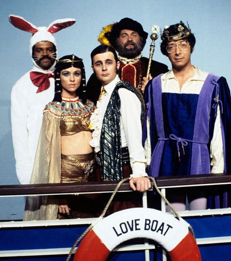 the love boat | The Love Boat' Episode Photos Lauren Tewes, Boating Pictures, The Love Boat, Boat Pictures, Fashion 70s, Photo Slideshow, Love Boat, Boat Party, Vintage Tv