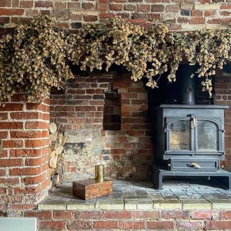 English Farmhouse Decor, Cozy English Cottage, Cottage Fireplace, English Farmhouse, Cottage Windows, English Cottage Decor, Inglenook Fireplace, Cottage Aesthetic, English Decor