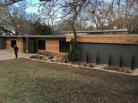 Fixer Upper Homes, Mid Century Modern Exterior, Mid Century Exterior, Home Exterior Makeover, Waco Texas, Modern Ranch, Exterior Makeover, Wood Siding, Modern Landscaping