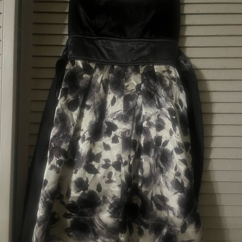 Ruby Fox dress, size 5, worn once to wedding. Like new! Sits above knees Flower Black And White, Fox Dress, Ruby Rox, Flower Black, Black And White Print, Beautiful Flower, Above Knee, Ruby, Fox