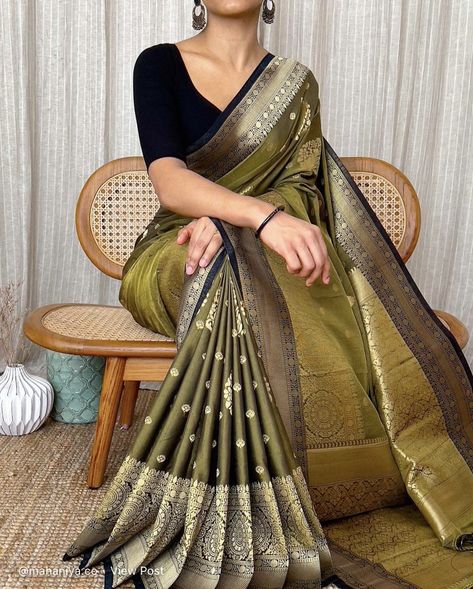 Green Saree Bride, Green Saree Blouse Combination, Saree Blouse Combination, Olive Green Saree, Saree Bride, Traditional Blouse Designs, Green Saree, Wedding Saree, Bridal Saree