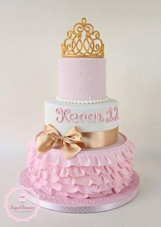 Lindo!!! Princess Tiara Cake, Tiara Cake, Baby Shower Princess Theme, Princess Birthday Cake, Crown Cake, Tiered Cake, Birthday Cake Ideas, Princess Tiara, Rhinestone Tiara