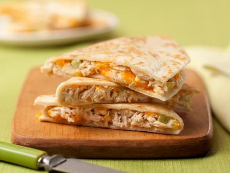 Get Charlie's Tuna Melt Quesadilla Recipe from Food Network Fish Quesadilla, Tuna Quesadilla, Tuna Salad Ingredients, Tuna Melt Recipe, Quesadilla Recipe, Melt Recipe, Tuna Melt, Bisquick Recipes, Tuna Melts