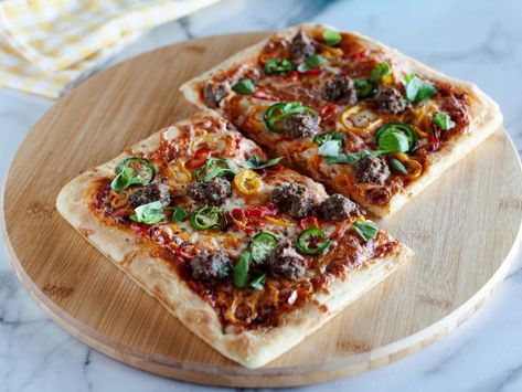 Pioneer Woman Sheet Pan Pizza, Pan Pizza Recipe, Sheet Pan Pizza, Food Network Recipes Pioneer Woman, Sausage Pizza, Pioneer Woman Recipes, Sausage And Peppers, Empty Nesters, Flatbread Pizza