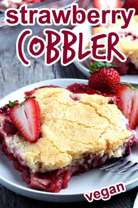 Strawberry Cobbler is a must have dessert in the summer! Perfect to make during berry season and this strawberry cobbler recipe includes a special vegan pie crust topping. Biscuit Cobbler, Strawberry Cobbler Recipes, Paleo Running Momma, Tarte Vegan, Strawberry Crumble, Weight Watcher Desserts, Strawberry Cobbler, Cobbler Topping, Healthy Summer Desserts