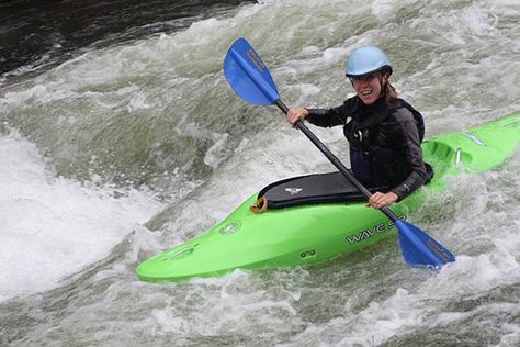 Sit In Kayak, Kayaking Ideas, Shallow Water Boats, Canoe Accessories, Sit On Kayak, White Water Kayak, Flat Bottom Boats, Kayaking Tips, Water Modeling