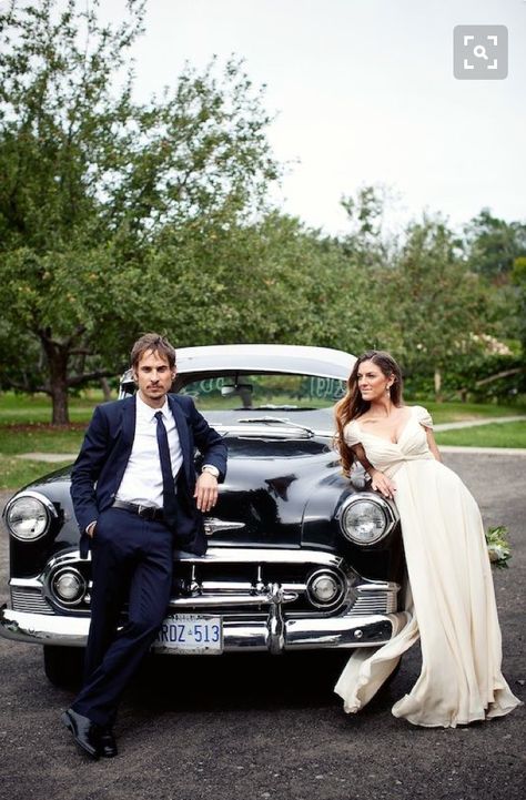 Car Couple Photoshoot, Mercedes Classic Cars, Prom Car, Car Couple, Prom Photography Poses, Mercedes Classic, Photography Bedroom, Prom Pictures Couples, Prom Picture Poses