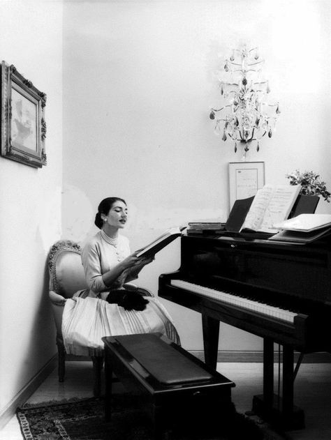 Soprano Singer Aesthetic, Maria Callas Aesthetic, Opera Singer Aesthetic, Opera Headshots, Opera Aesthetic, Singer Aesthetic, Singing Classes, Music Photoshoot, Krewella