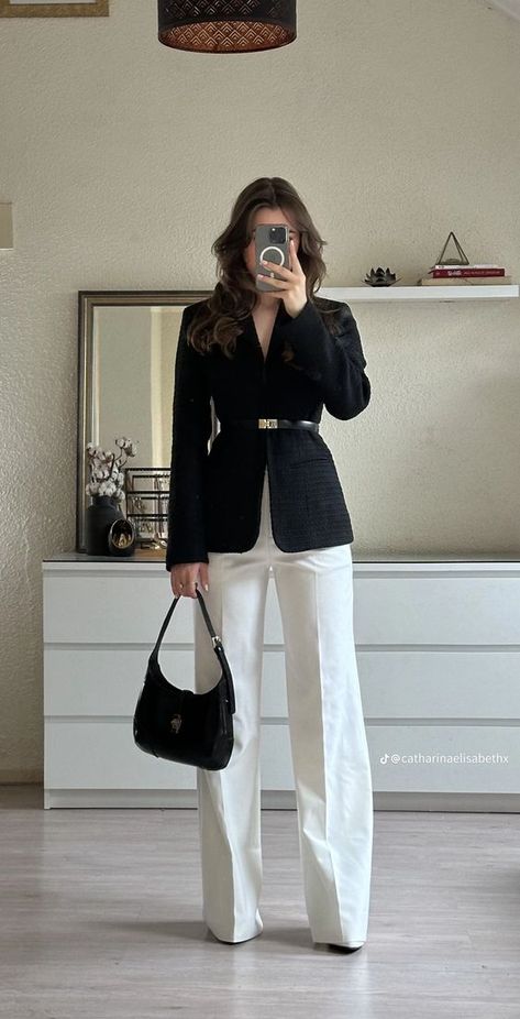 Family Meeting Outfit, Birthday Outfit Modest, Outfits Old Money Mujer, Baddie Business Outfits, Elegant Outfit Casual, Baddie Business, Buisness Outfits, Corporate Girly, Ropa Semi Formal