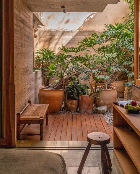 R'el Dade + Marcus Lloyd on Instagram: "Now on the blog, our beautiful stay @escondidooaxaca" Mexican House Design, Mexican Backyard, Hacienda Mexico, Mediterranean Patio Ideas, Hacienda Style Home, Mexican Courtyard, Modern Mexican Decor, Mexican Interior Design, Modern Hacienda