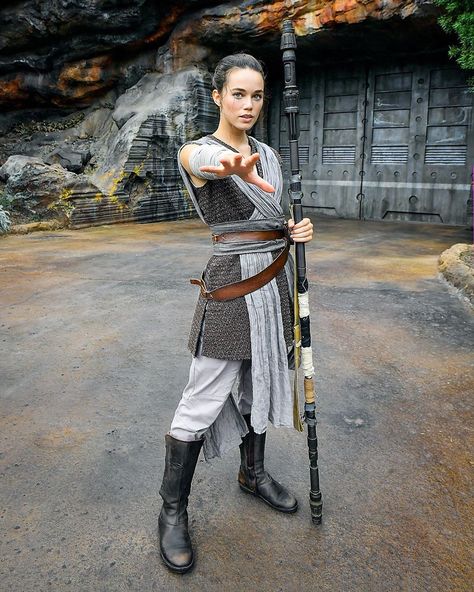 Dark Rey Star Wars Costume, Rey Skywalker Cosplay, Rey The Last Jedi, Rey From Star Wars, Star Wars Rey Cosplay, Rey Cosplay, John Bennett, Galaxy's Edge, Rey Star Wars