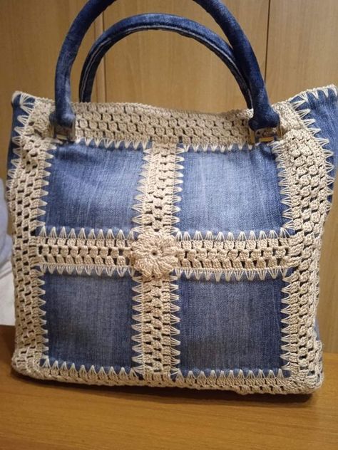 Free Crochet Patterns | Please, no criticism, that's what I did with my old jeans and some leftover thread | Facebook Jute Tas, Diy Bags Jeans, Make A Bag, Denim Bag Patterns, Free Crochet Bag, Creative Crochet, Bag Pattern Free, Crochet Stitches Video, Crochet Handbags Patterns