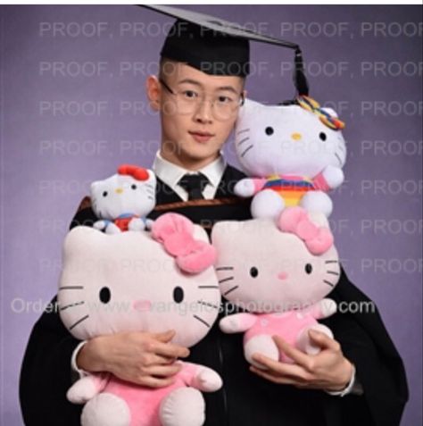 Hello Kitty Graduation, Photoshoot Graduation, Graduation Cap Decoration Diy, Hello Sanrio, Grad Photoshoot, Graduation Cap Designs, Graduation Cap Decoration, Graduation Photoshoot, Grad Pics