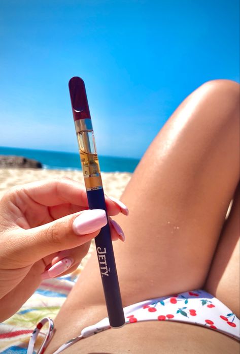 Perfect sesh spot on the beach for me and my weed pen 💋 #weedpen #weed #waxpen #seshspot Wax Pen Aesthetic, Pretty Pens Cart, Sesh Aesthetic, Cart Wax Pen, Thc Pen, Sesh Spot, Carts Pen, Carts Thc, Impulsive Ideas