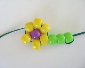 Pony Bead Animals, Dora Party, Beaded Daisy, Pony Bead Bracelets, Girl Scout Daisy, Seed Bead Projects, Daisy Chains, Pony Bead Crafts, Girl Scout Activities