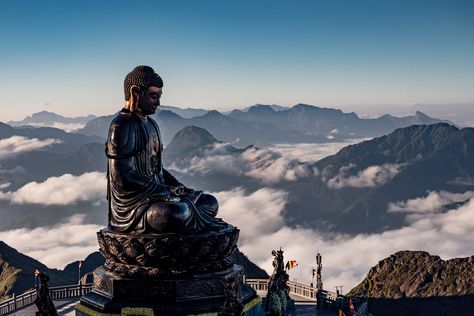 [Photos] Watching the Sunset From Fansipan, the Roof of Vietnam | Saigoneer Kim Son, Watching The Sunset, History Activities, Vietnam Travel, The Visitors, Day Hike, The Roof, The Sunset, Southeast Asia